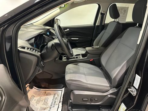 Used 2019 Ford Escape SE FWD image 4