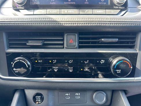Used 2025 Nissan Rogue S FWD image 23