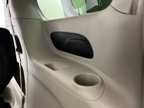 Used 2024 Chrysler Pacifica Touring-L FWD image 46