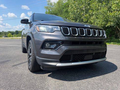 Used 2024 Jeep Compass Limited AWD/4WD image 3