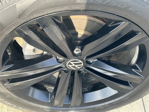 Used 2022 Volkswagen Atlas Cross Sport SEL R-Line image 9