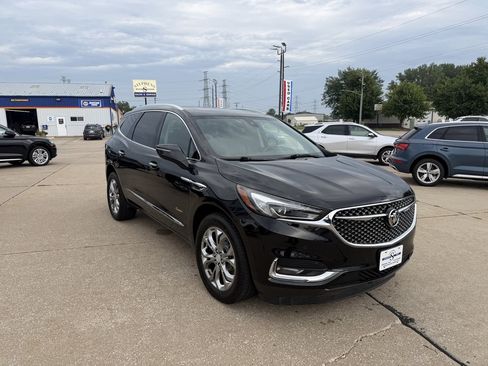 Used 2019 Buick Enclave Avenir w/ Avenir Technology Package AWD/4WD image 3