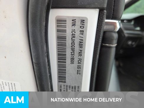Used 2023 Jeep Grand Cherokee Overland AWD/4WD image 5