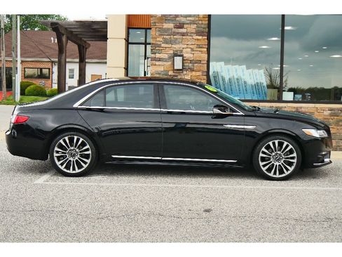 Used 2017 Lincoln Continental Reserve w/ Luxury Package AWD/4WD image 2