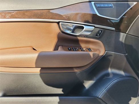 Used 2019 Volvo XC90 T6 Momentum w/ Protection Package Premier image 23