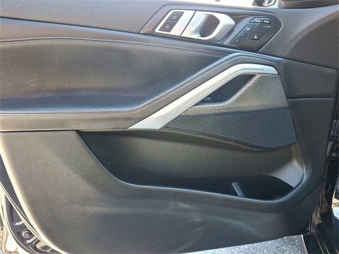 Used 2023 BMW X6 xDrive40i w/ M Sport Package image 11