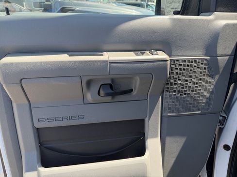 Used 2012 Ford E-350 and Econoline 350 XLT RWD image 15
