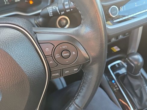 Used 2023 Toyota Corolla Cross XLE image 26