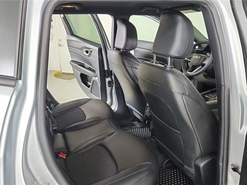 Used 2025 Jeep Compass Latitude w/ Convenience Group image 24