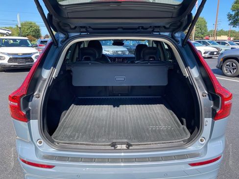 Used 2022 Volvo XC60 B5 Momentum w/ Climate Package AWD/4WD image 16