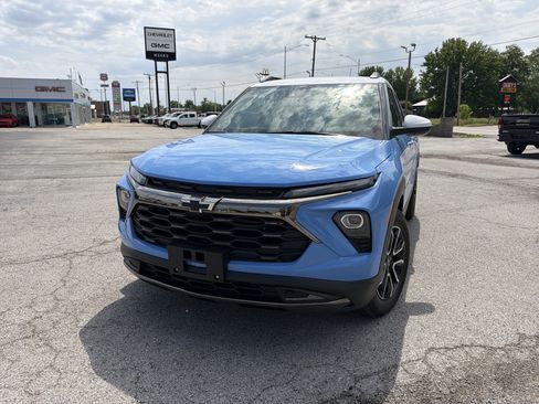 Used 2024 Chevrolet TrailBlazer ACTIV w/ Convenience Package FWD image 2
