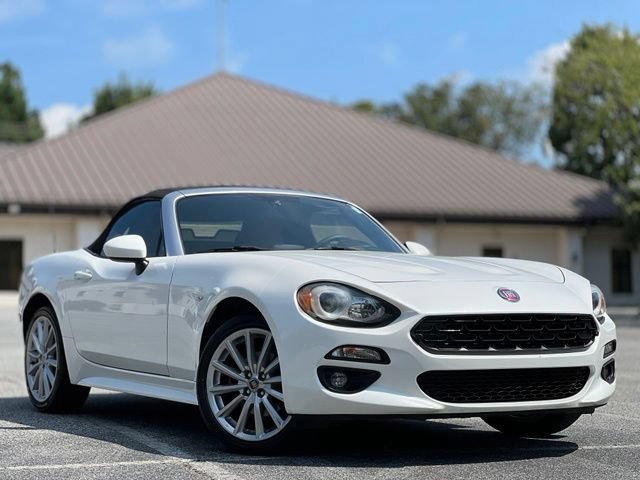 Used 2019 FIAT 124 Spider Lusso w/ Navigation & Sound Group RWD image 3