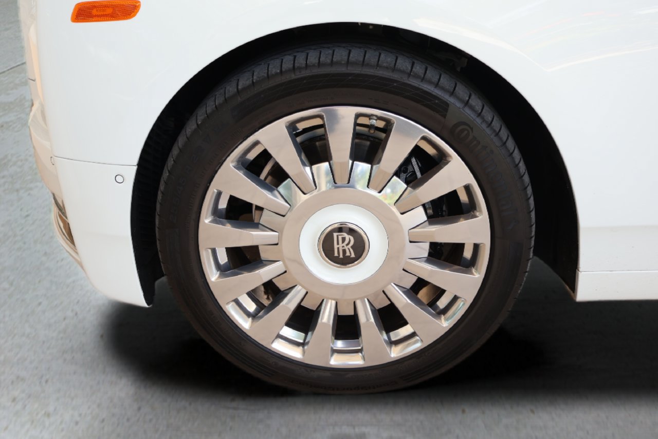 Certified 2023 Rolls-Royce Phantom Extended Wheelbase w/ Leather Finishing Pack RWD image 11