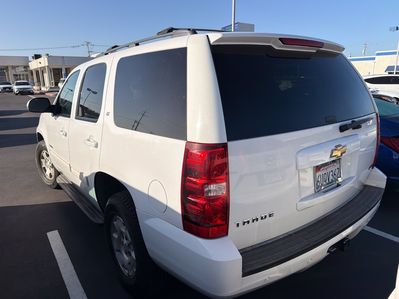 Used 2011 Chevrolet Tahoe LT w/ Luxury Package RWD image 3