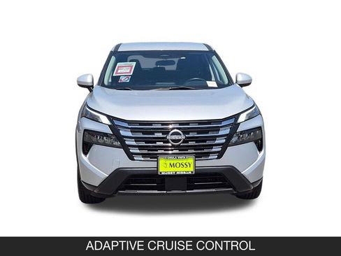 Used 2024 Nissan Rogue SV FWD image 4