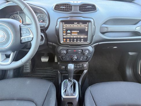 Used 2023 Jeep Renegade Latitude image 11