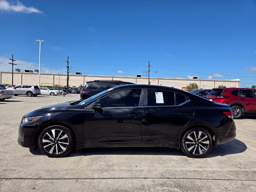 Used 2025 Nissan Sentra SV w/ SV Premium Package FWD image 2