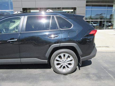 Used 2019 Toyota RAV4 Limited w/ Advanced Technology Package AWD/4WD image 4