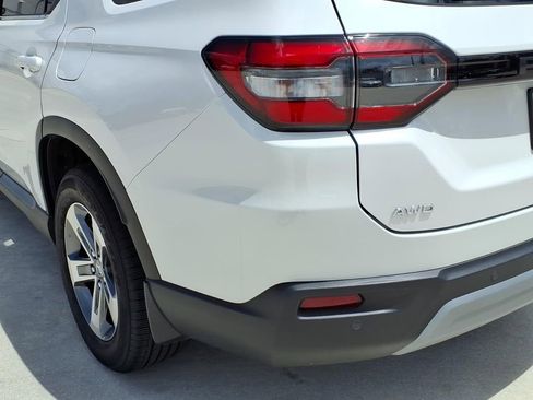 Used 2025 Honda Pilot EX-L image 19