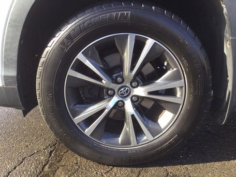 Used 2016 Toyota Highlander XLE image 27