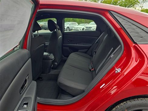 New 2025 Hyundai Elantra SEL image 22