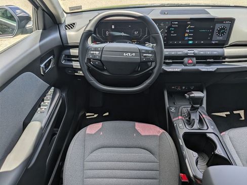 Used 2025 Kia K4 EX FWD image 15