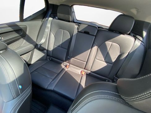 Used 2024 Volvo XC40 B5 Ultimate w/ Protection Package Premier image 12