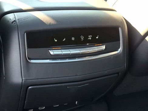 Used 2022 Cadillac Escalade ESV Sport Platinum image 13