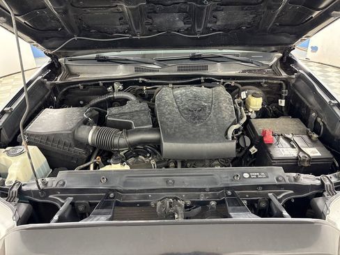 Used 2017 Toyota Tacoma SR5 w/ Tow Package image 31