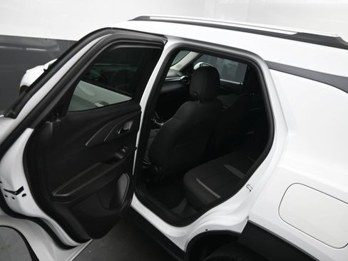Used 2025 Chevrolet TrailBlazer LT AWD/4WD image 16