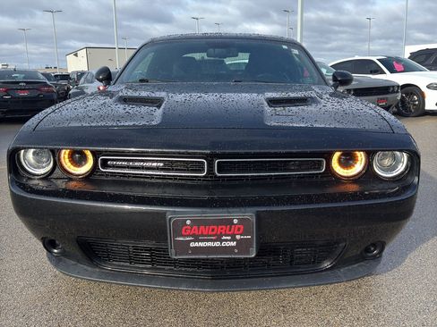 Used 2016 Dodge Challenger SXT image 3