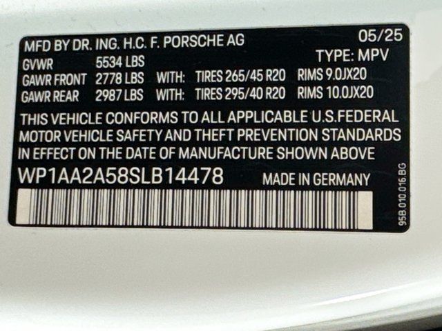 Certified 2025 Porsche Macan AWD/4WD image 26