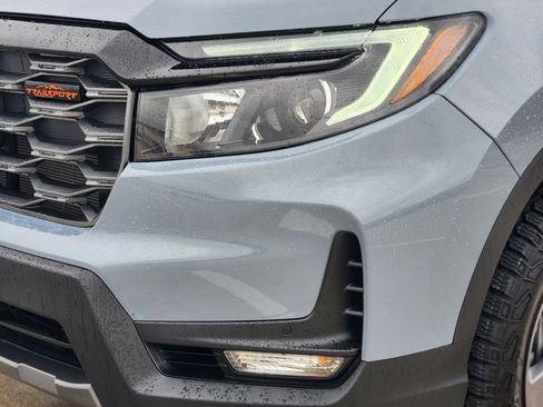 Certified 2025 Honda Ridgeline TrailSport image 9