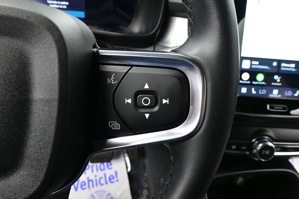 Used 2025 Volvo XC40 B5 Core AWD/4WD image 35