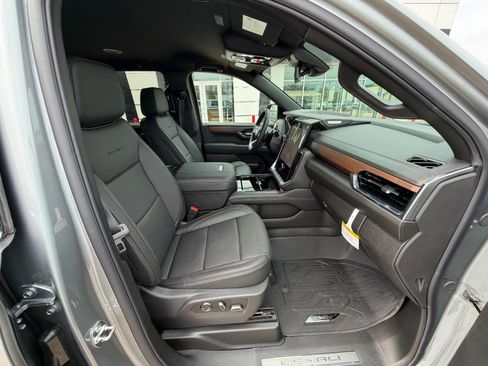 New 2026 GMC Yukon XL Denali w/ LPO, Floor Liner Package AWD/4WD image 30