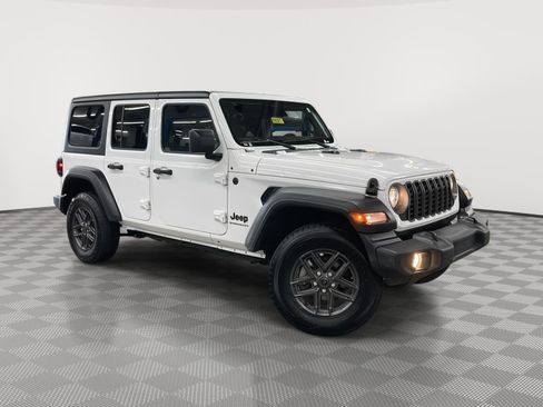 Used 2025 Jeep Wrangler Unlimited Sport AWD/4WD image 3