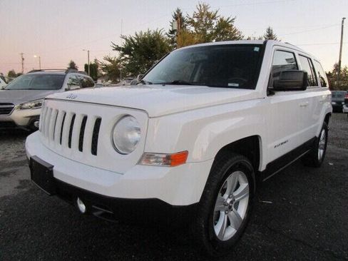 Used 2016 Jeep Patriot Latitude image 10
