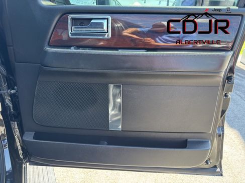 Used 2017 Lincoln Navigator L Reserve image 31