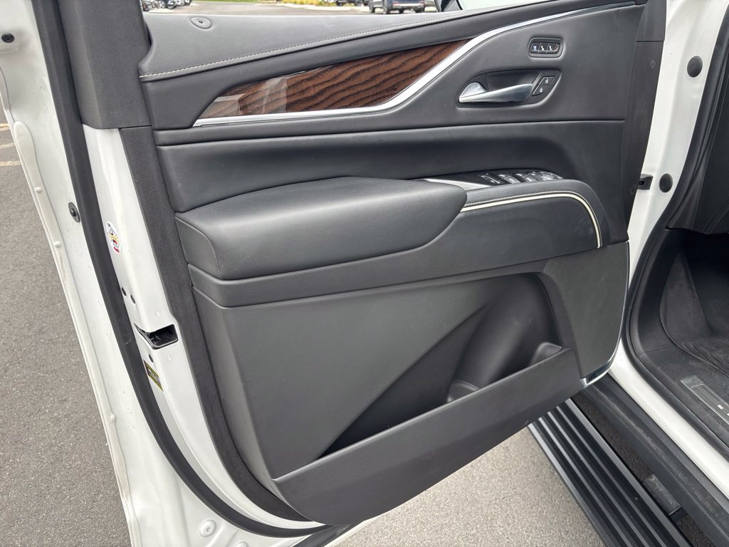 Used 2022 Cadillac Escalade Sport Platinum w/ LPO, ONYX Package AWD/4WD image 5