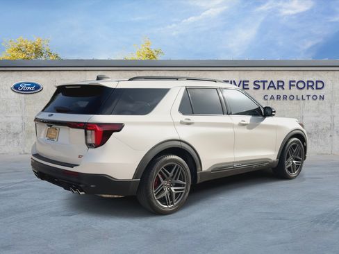 Used 2025 Ford Explorer ST AWD/4WD image 8