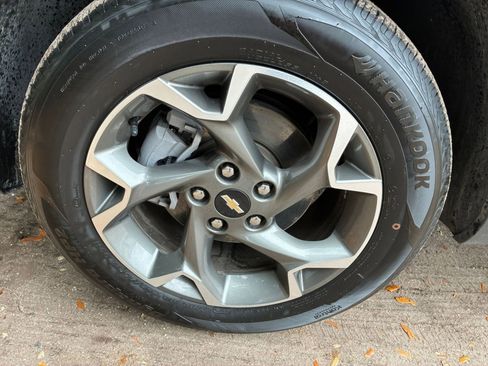 Used 2025 Chevrolet Trax LT FWD image 29