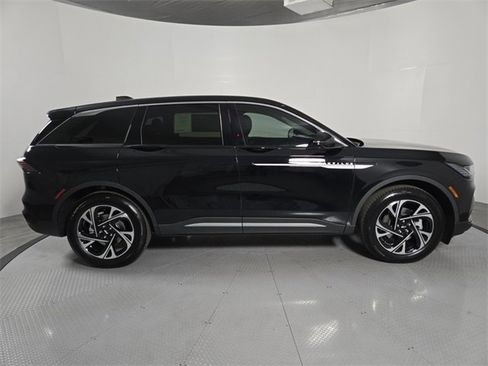 New 2026 Lincoln Nautilus Premier image 3