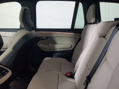 Used 2026 Volvo XC90 B6 Plus w/ Protection Package Premier AWD/4WD image 12