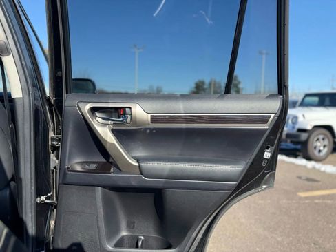 Used 2019 Lexus GX 460 image 18