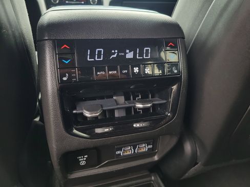 Used 2021 Jeep Grand Cherokee L Overland w/ Luxury Tech Group IV RWD image 15