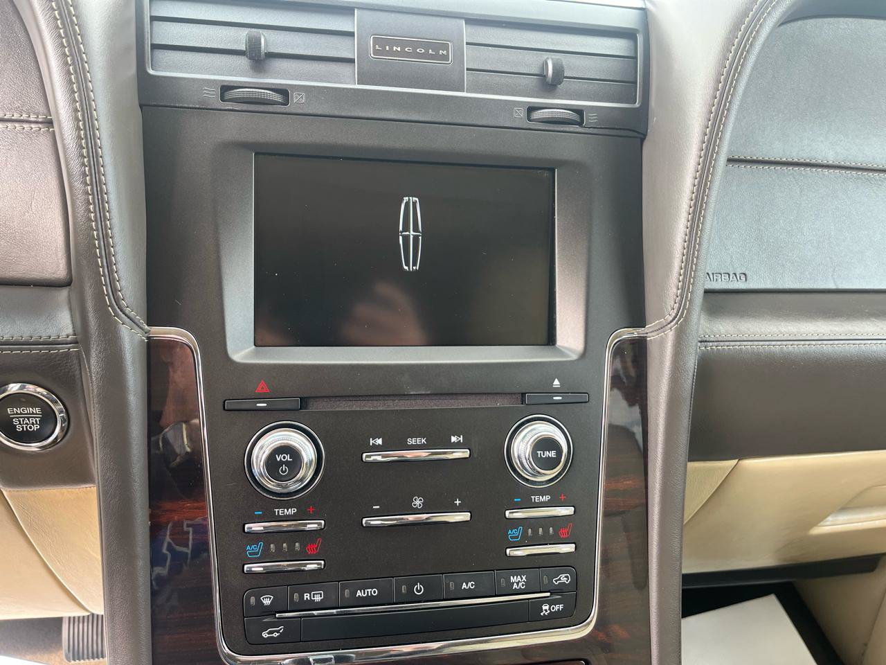 Used 2015 Lincoln Navigator 4WD w/ Equipment Group 101A Reserve image 11