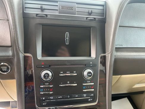 Used 2015 Lincoln Navigator 4WD w/ Equipment Group 101A Reserve image 11