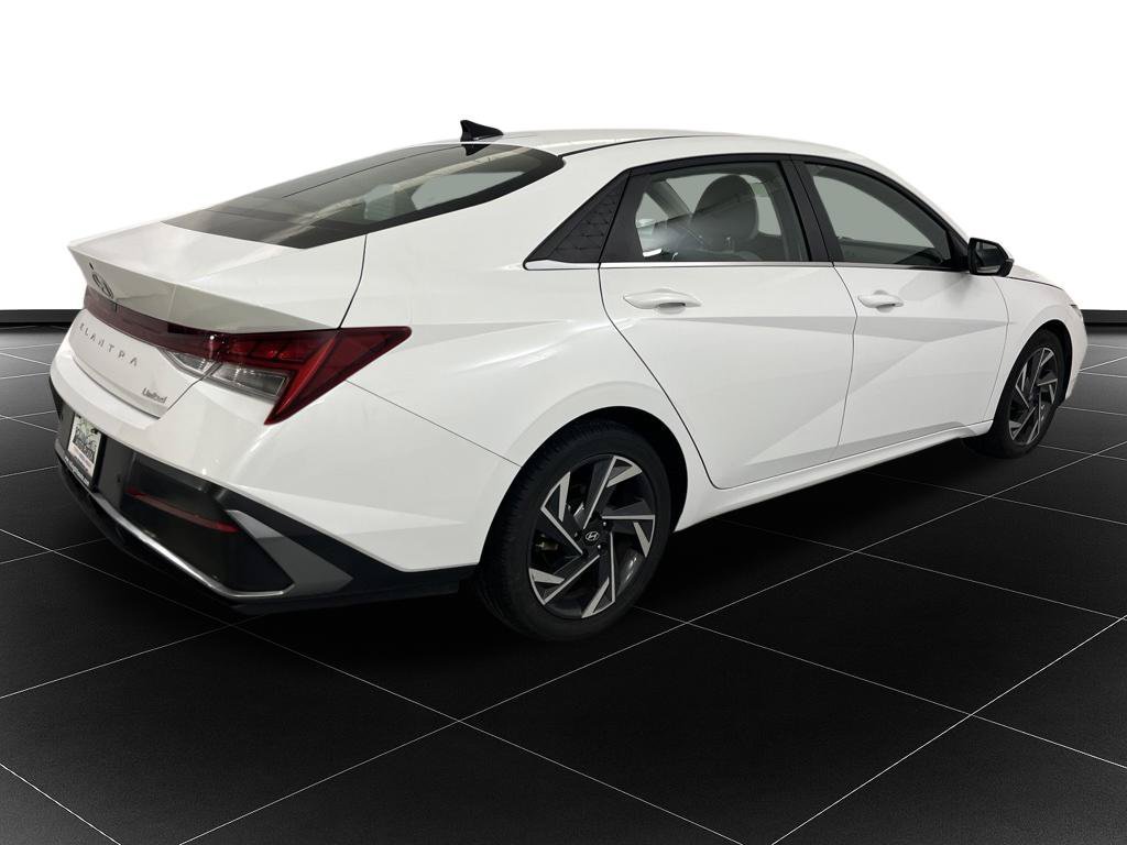 Used 2024 Hyundai Elantra Limited FWD image 5