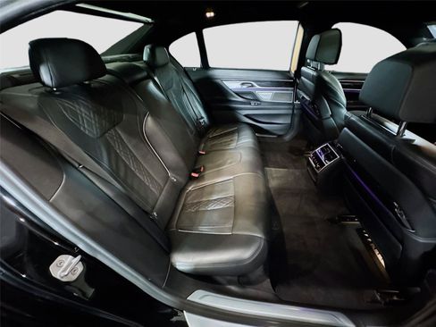 Used 2022 BMW 740i w/ M Sport Package RWD image 23
