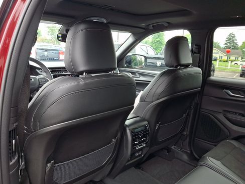 Used 2023 Jeep Grand Cherokee L Laredo AWD/4WD image 21
